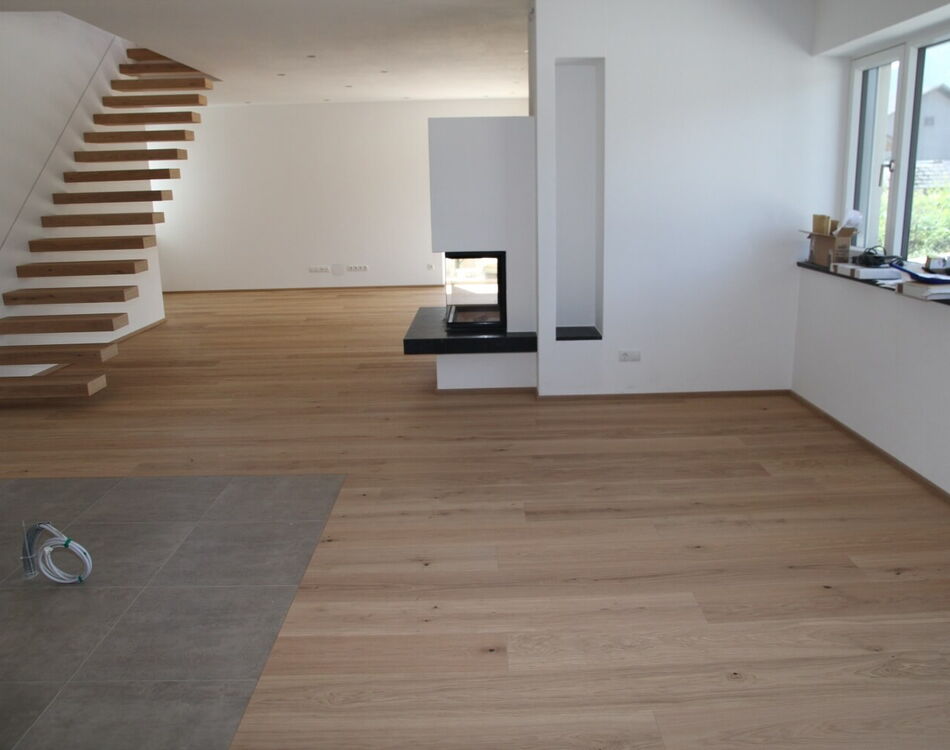 Landhausdiele aus Astiger Lärche Weiß