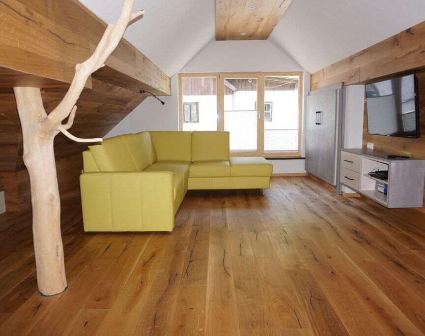 Landhausdiele Wildeiche Klamm in Dachgeschoss