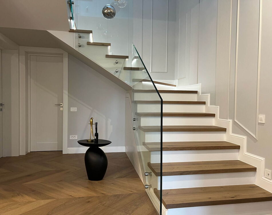 Holzboden aus Eiche Evia mit Treppe