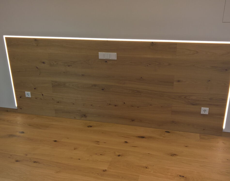 Landhausdiele aus Lärche Natur in Raum mit Licht