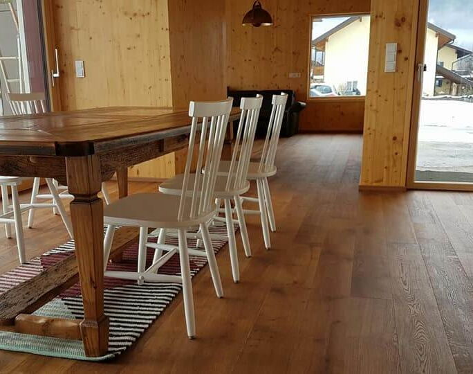 Landhausdiele Wildeiche Caramel in Esszimmer